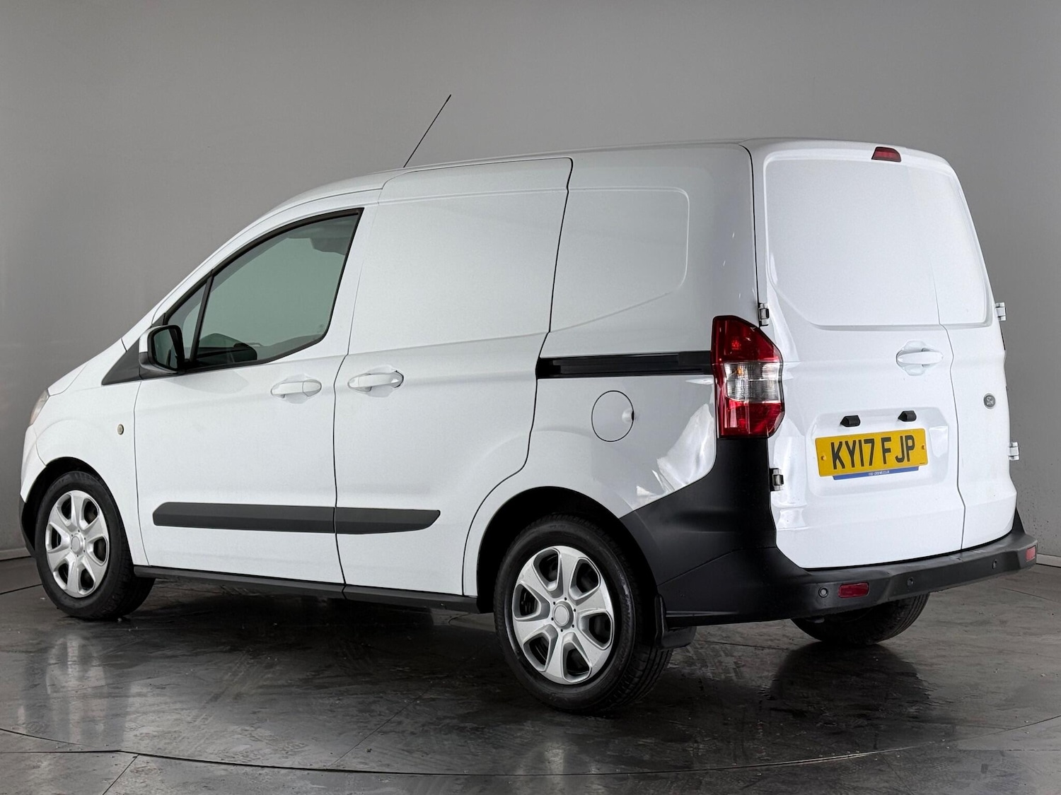 Used Ford Transit Courier 2017 for sale - 77247200: Photo 5