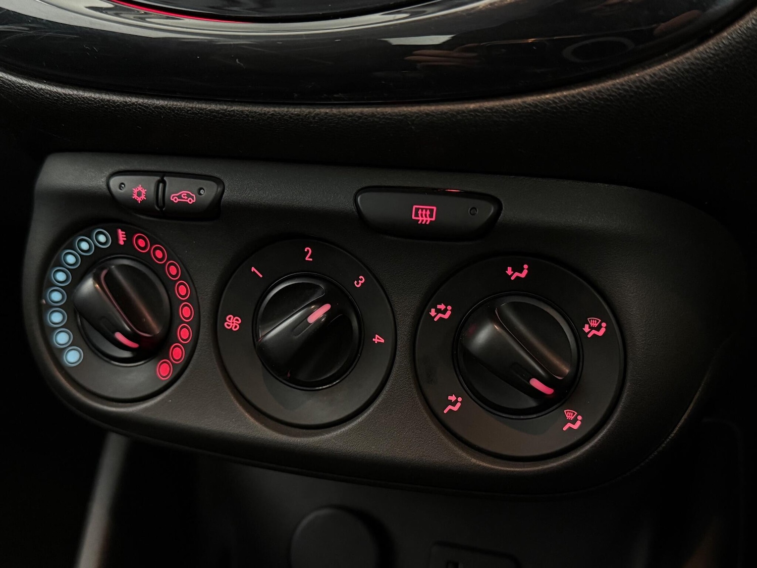 Used Vauxhall Corsa 2015 for sale - 77345805: Photo 18