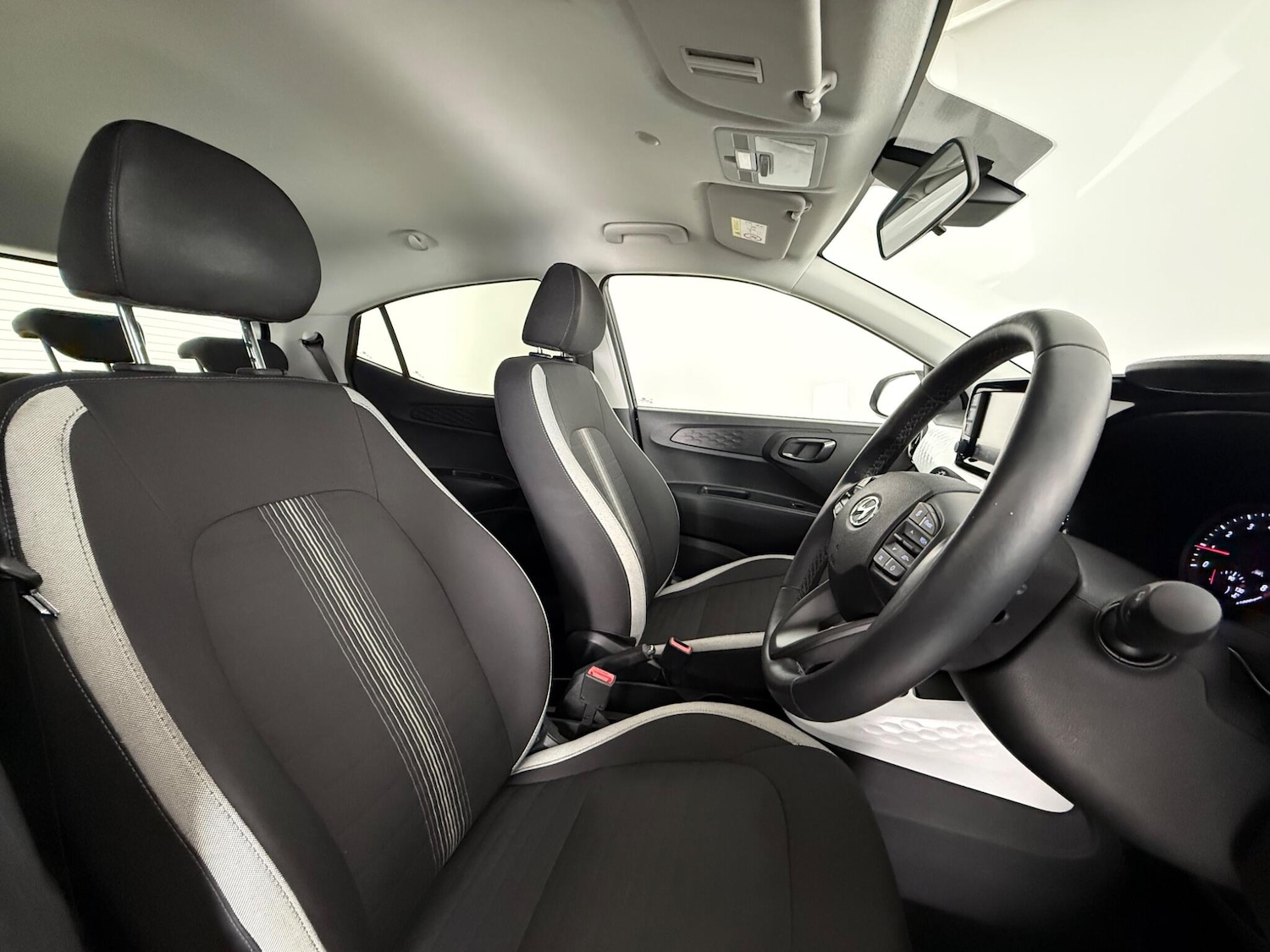 Used Hyundai i10 2023 for sale - 77441501: Photo 9