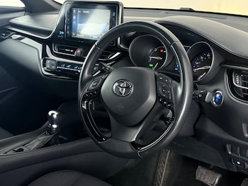 Used Toyota C-HR 2018 for sale - 79396663: Photo