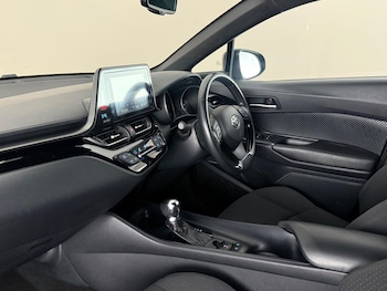 Used Toyota C-HR 2018 for sale - 79396663: Photo