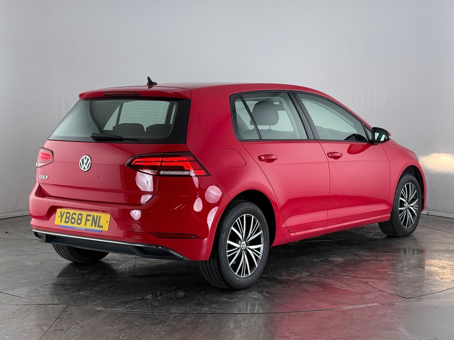 Used Volkswagen Golf 2018 for sale - 77181101: Photo 3