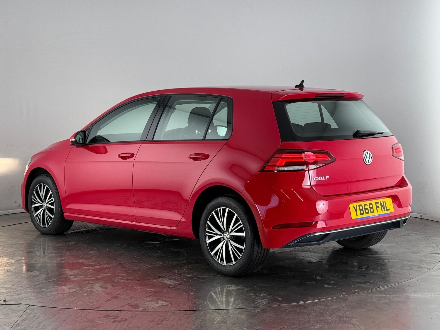 Used Volkswagen Golf 2018 for sale - 77181101: Photo 4