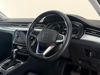 Used Volkswagen Passat 2022 for sale - 79107607: Photo