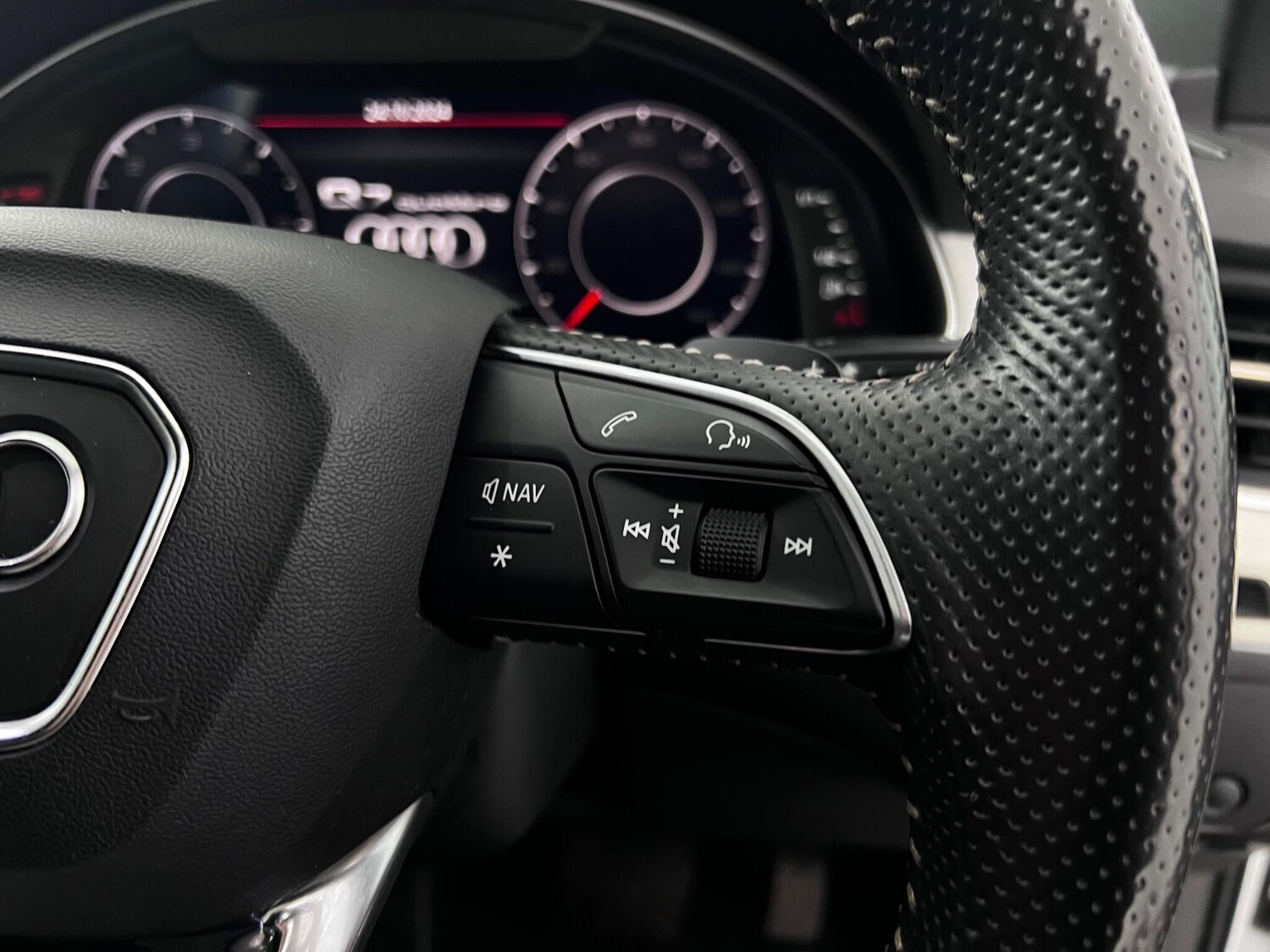 Used Audi Q7 2015 for sale - 76927089: Photo 30