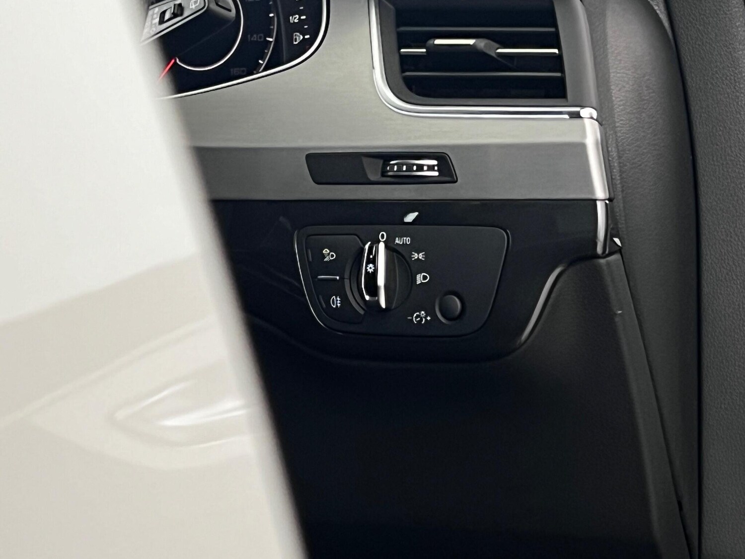 Used Audi Q7 2015 for sale - 76927089: Photo 32