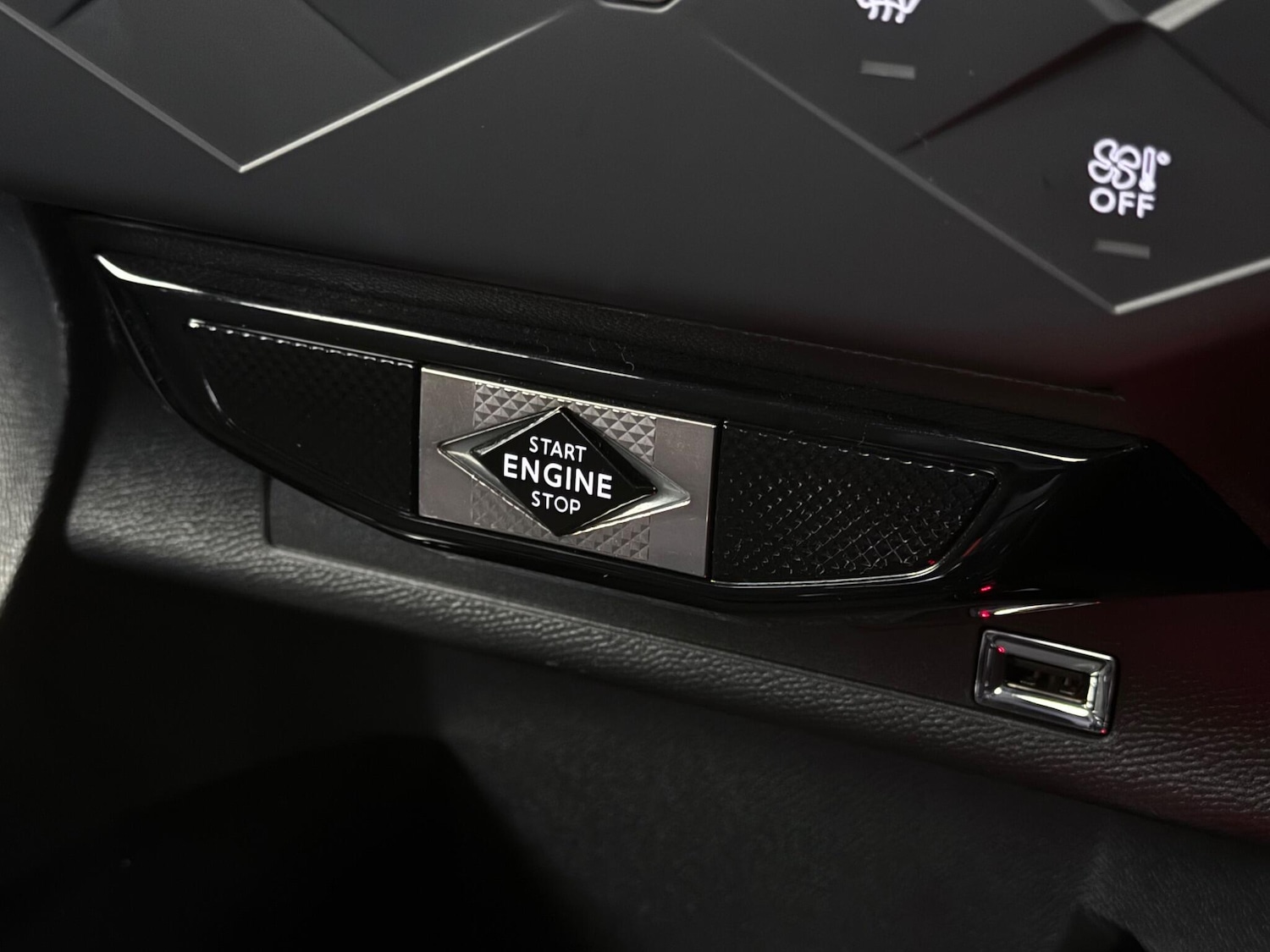 Used DS Automobiles DS 3 Crossback 2023 for sale - 77246167: Photo 37