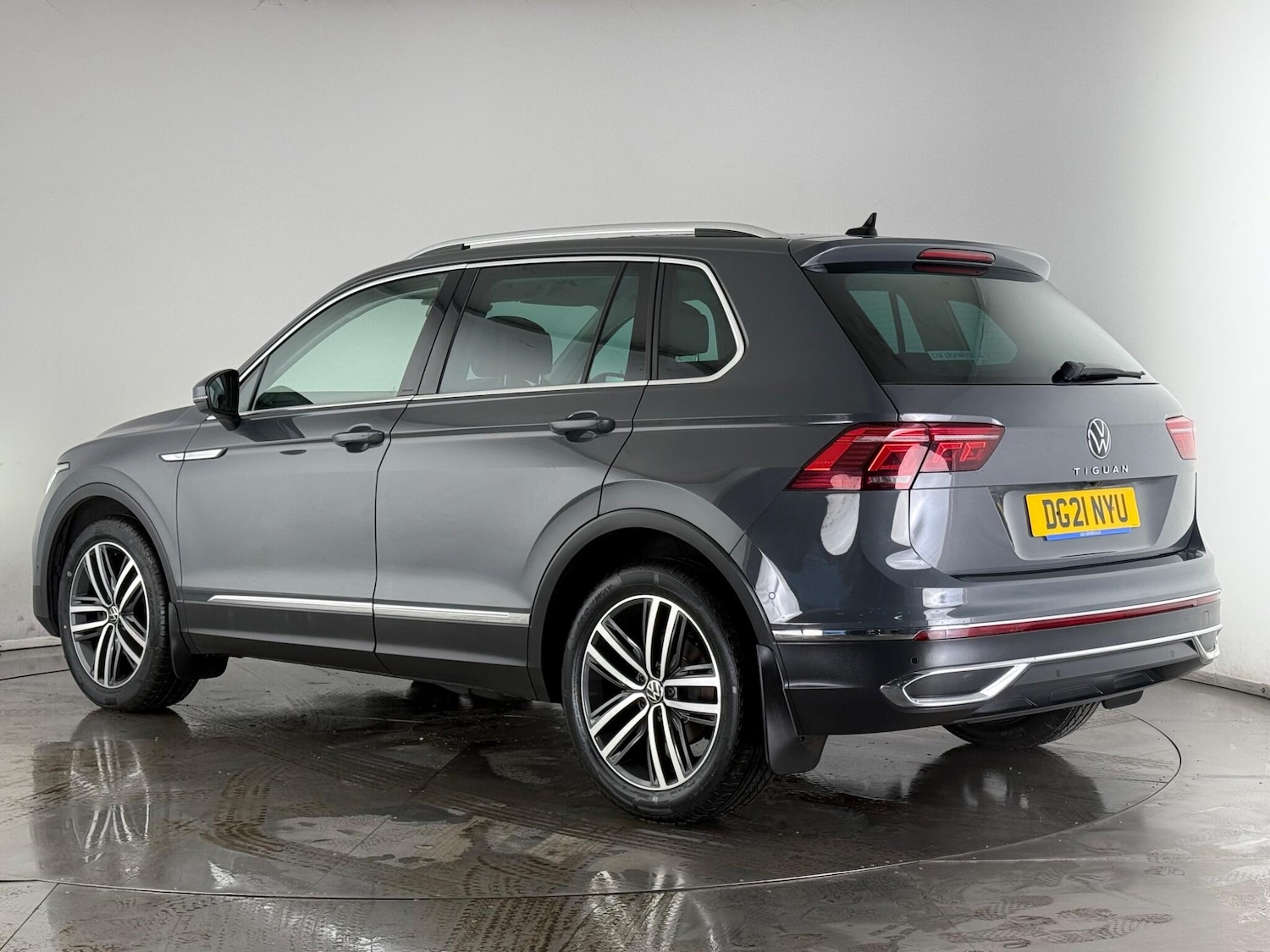 Used Volkswagen Tiguan 2021 for sale - 77292156: Photo 2