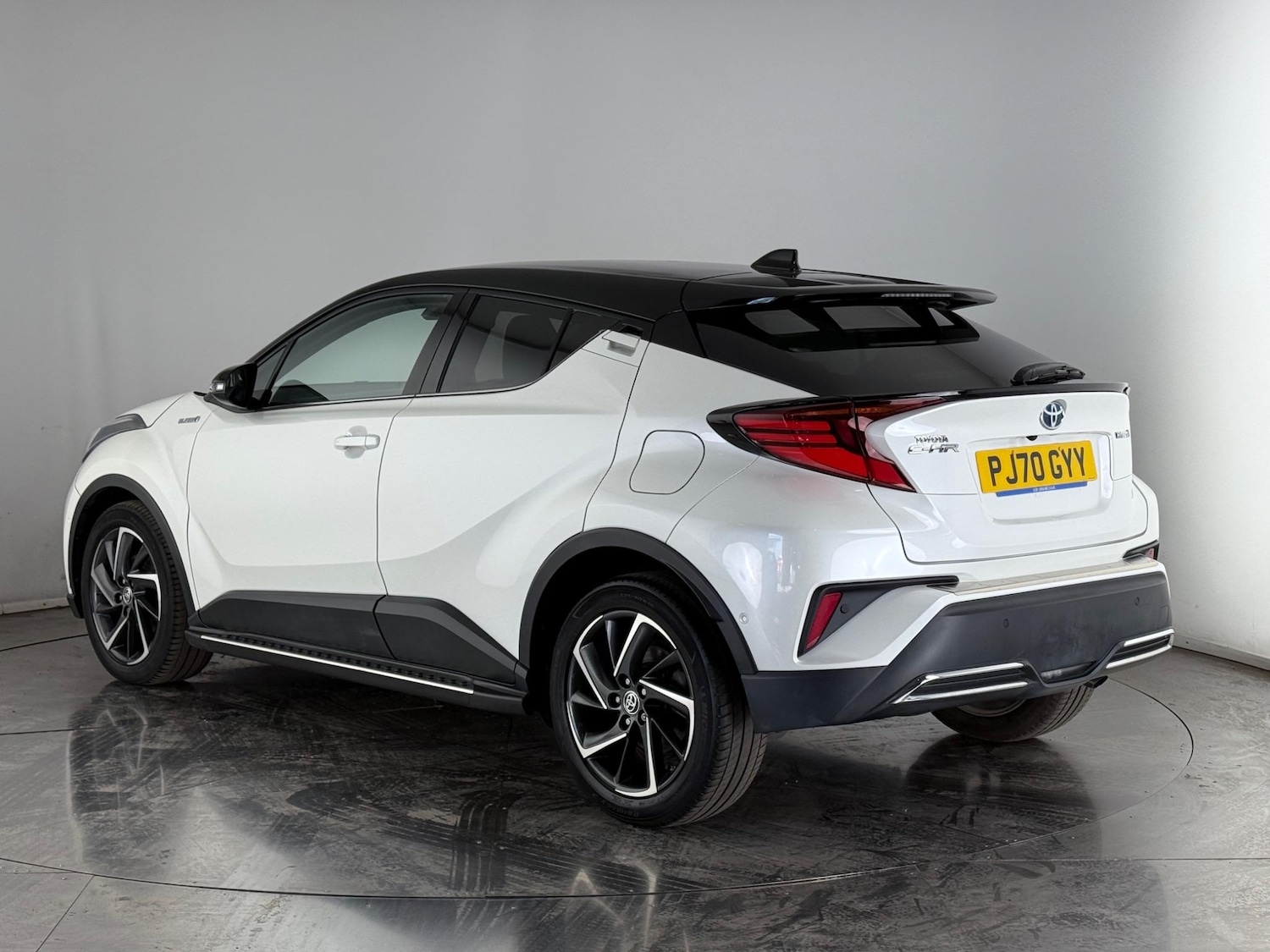 Used Toyota C-HR 2020 for sale - 77216890: Photo 3
