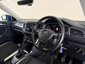 Used Volkswagen T-Roc 2018 for sale - 79349675: Photo