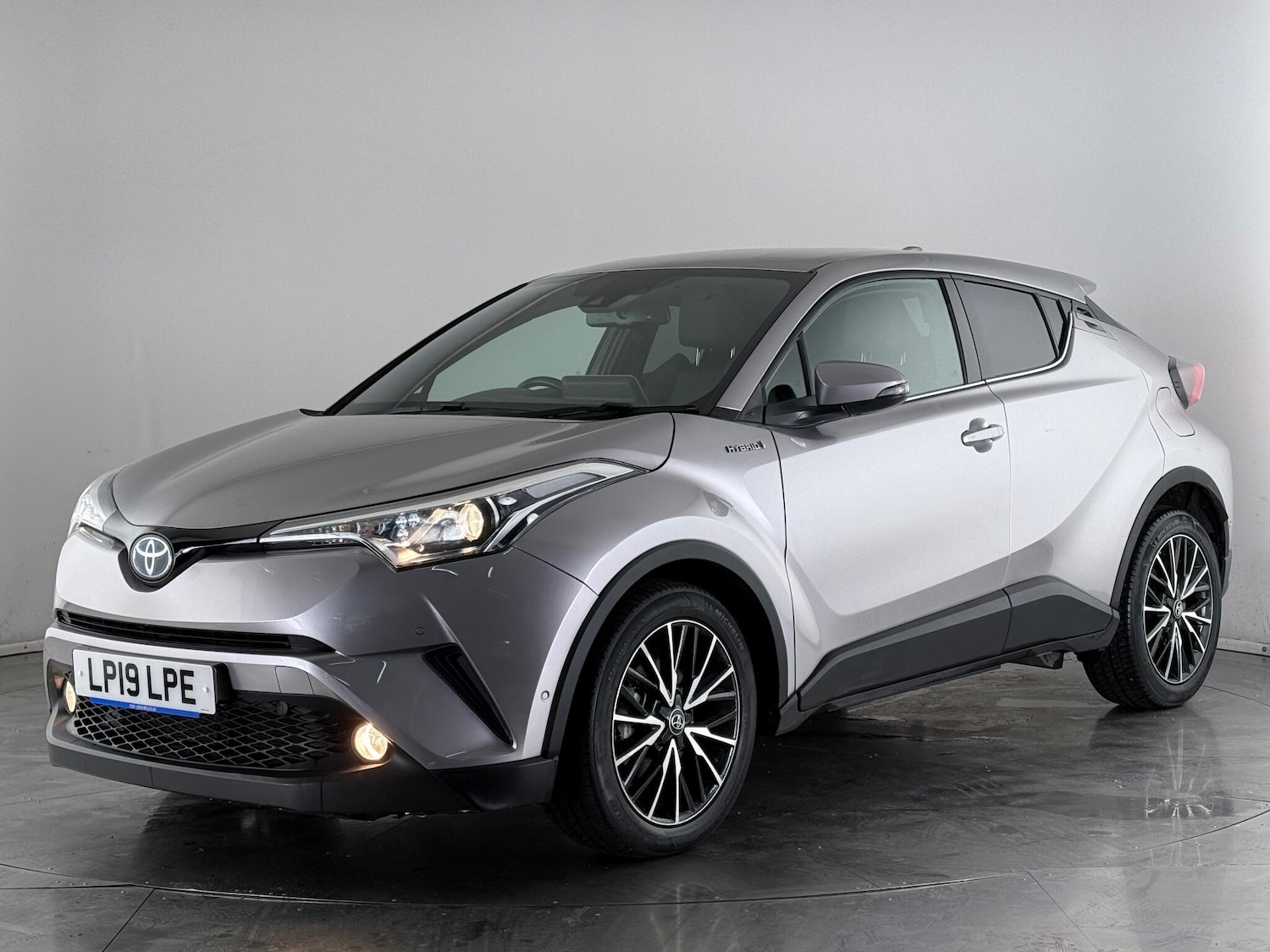 Used Toyota C-HR 2019 for sale - 77260297: Photo 3
