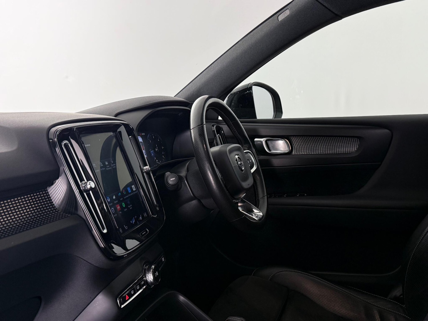 Used Volvo XC40 2018 for sale - 77180808: Photo 16