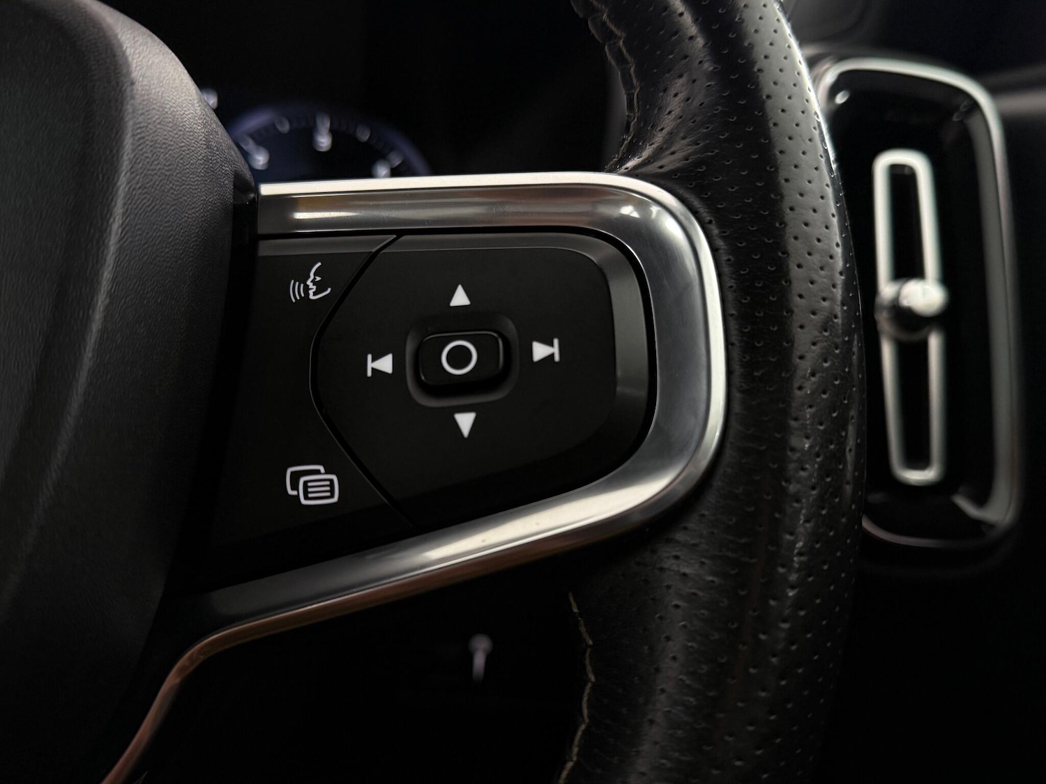 Used Volvo XC40 2018 for sale - 77180808: Photo 20