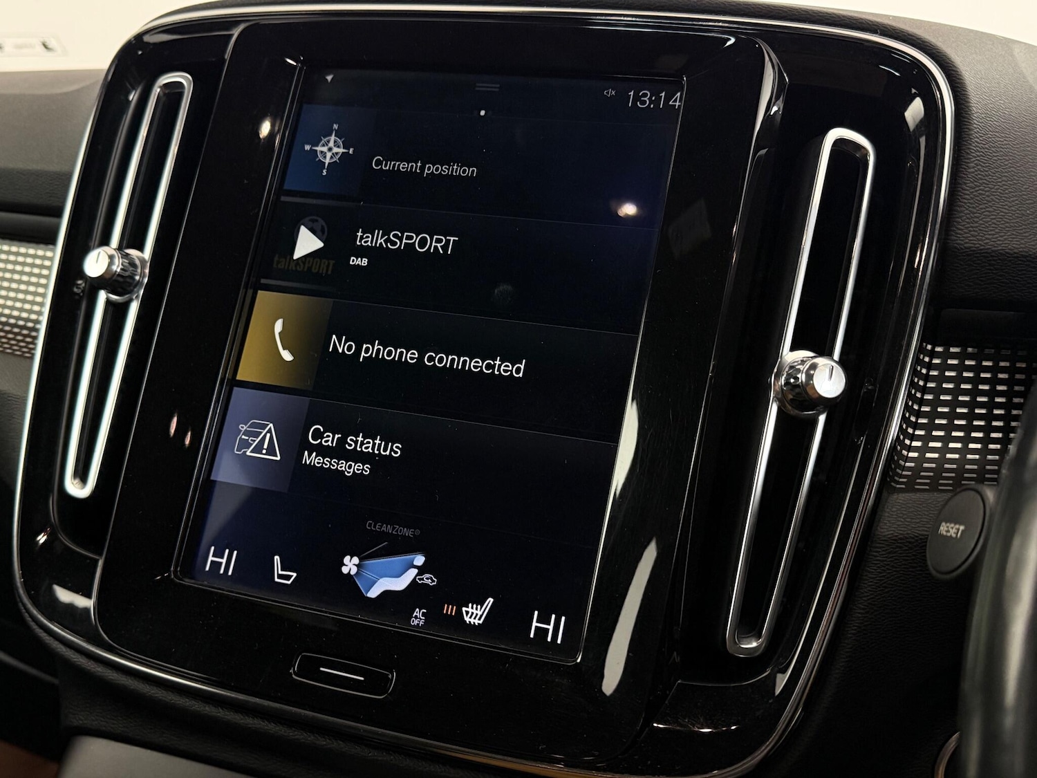 Used Volvo XC40 2018 for sale - 77180808: Photo 23