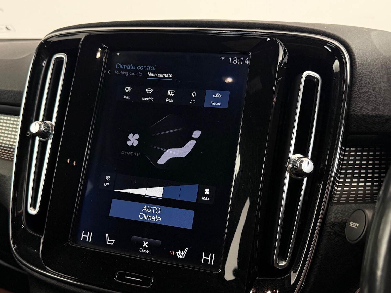 Used Volvo XC40 2018 for sale - 77180808: Photo 24