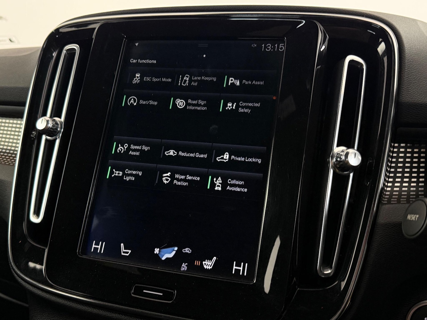 Used Volvo XC40 2018 for sale - 77180808: Photo 28