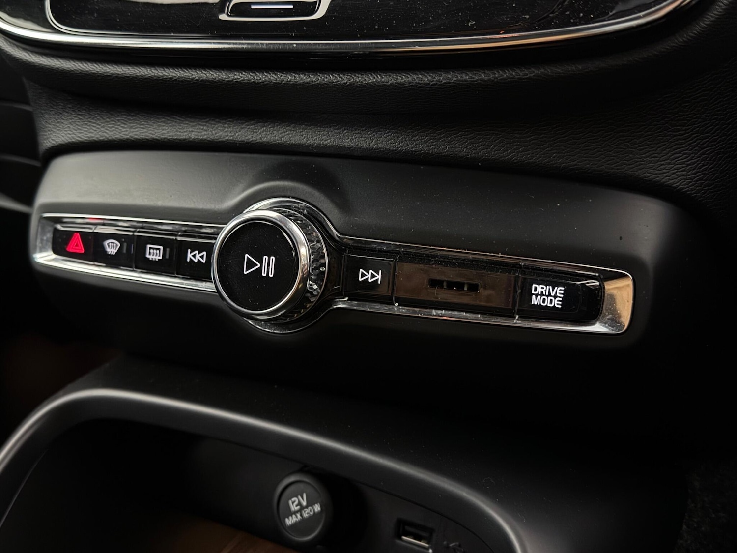 Used Volvo XC40 2018 for sale - 77180808: Photo 30