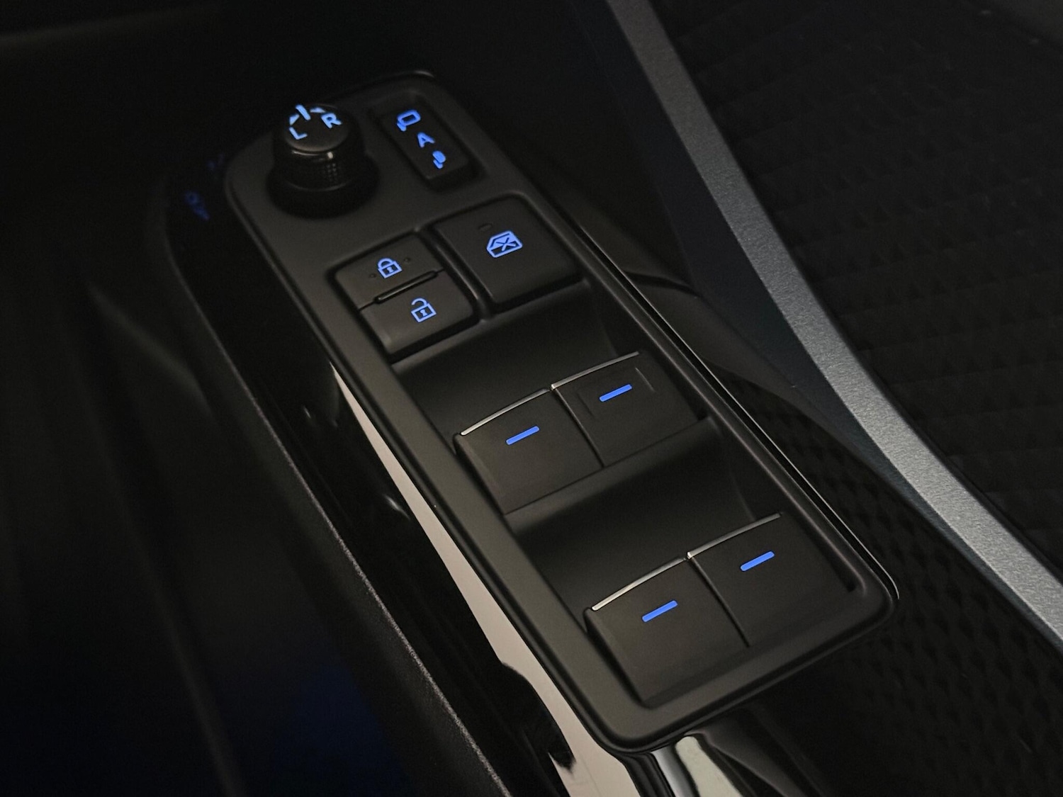 Used Toyota C-HR 2020 for sale - 77259958: Photo 25