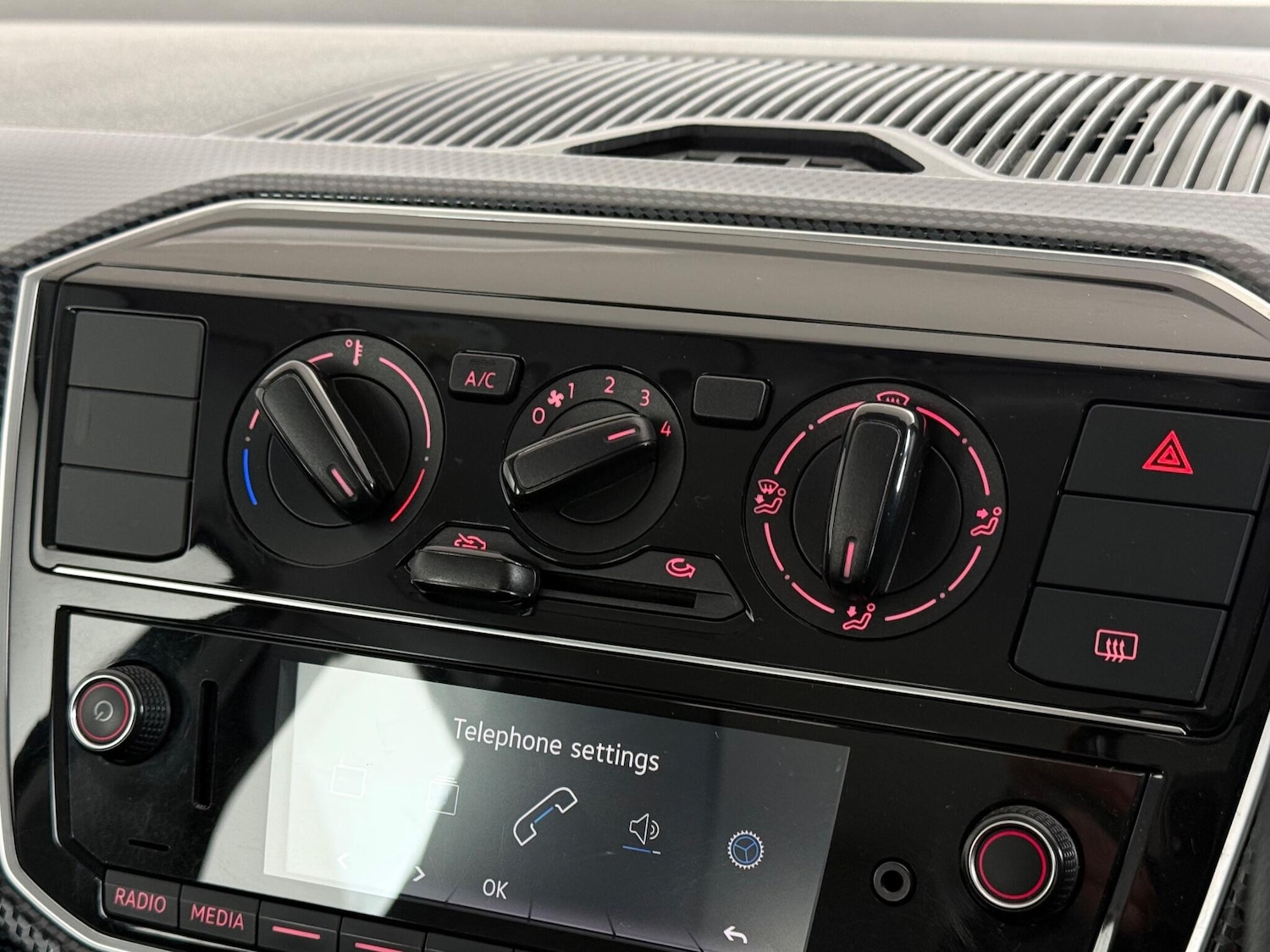 Used Volkswagen up! 2018 for sale - 76645311: Photo 31