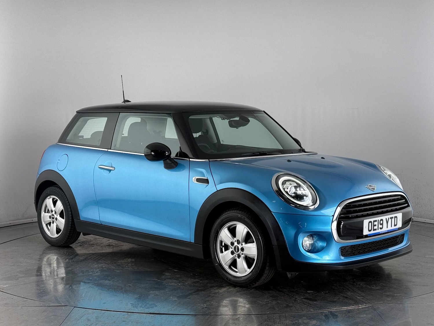 Used MINI Hatch 2019 for sale - 76468084: Photo 1