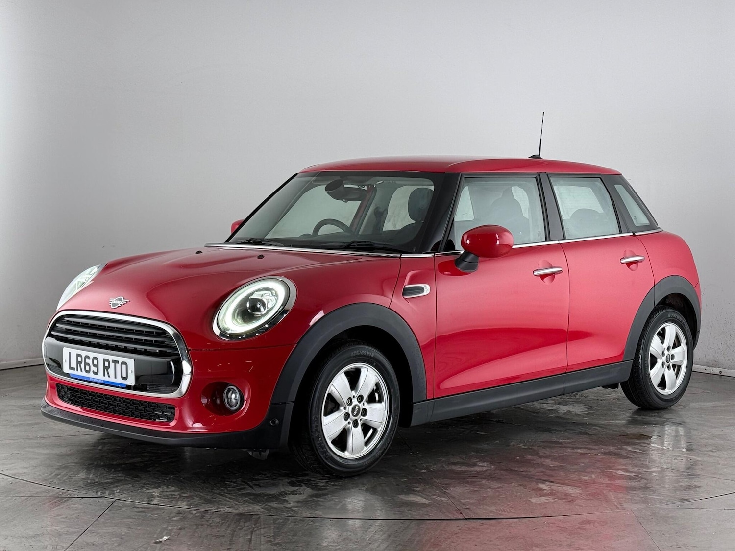 Used MINI Hatch 2019 for sale - 77260448: Photo 2