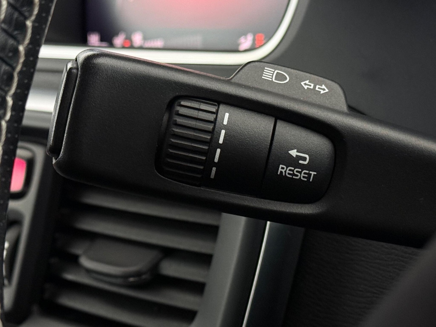 Used Volvo V40 2018 for sale - 77222259: Photo 19