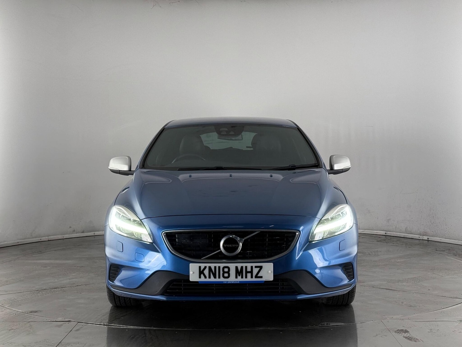 Used Volvo V40 2018 for sale - 77222259: Photo 2