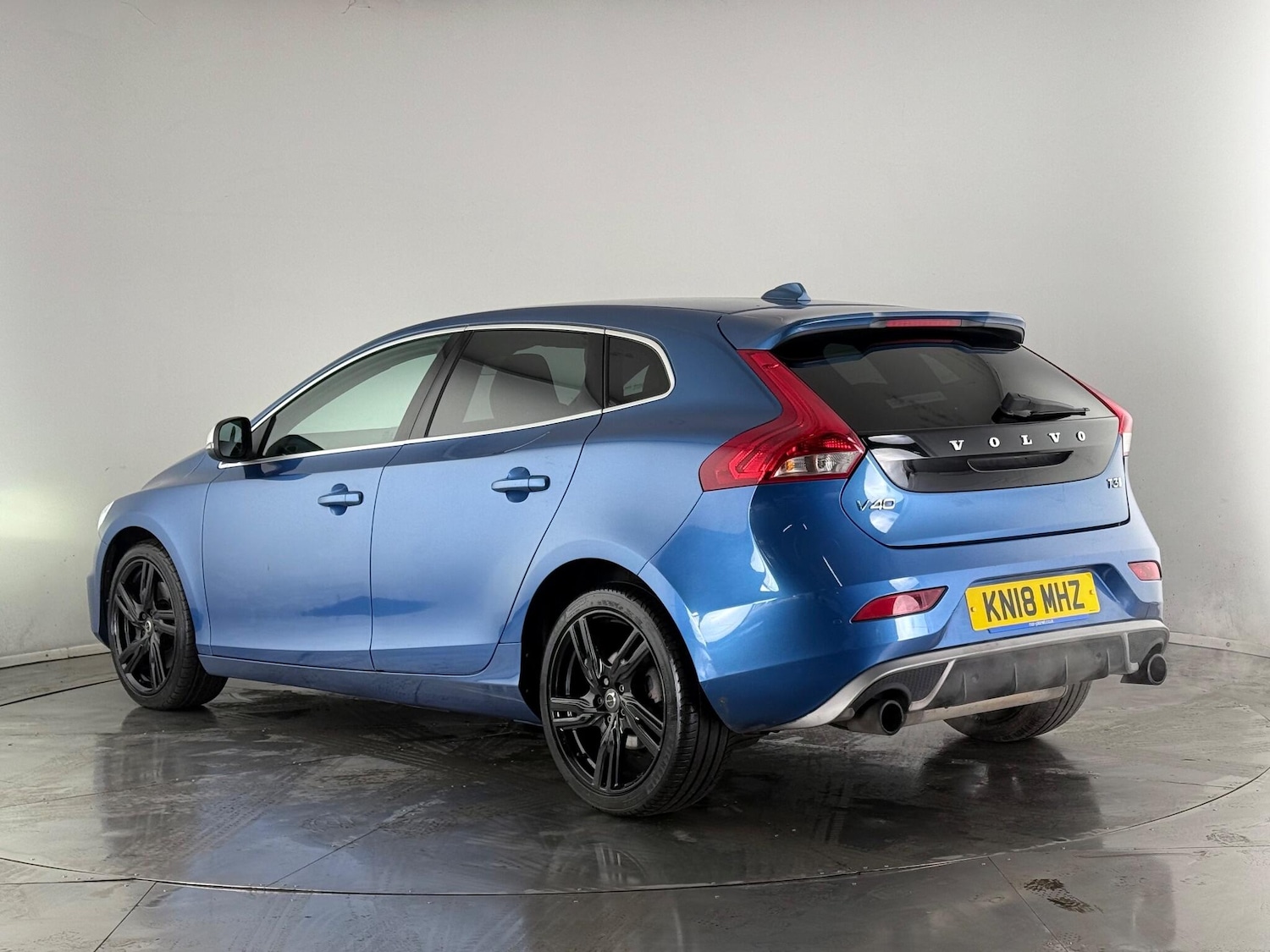 Used Volvo V40 2018 for sale - 77222259: Photo 4