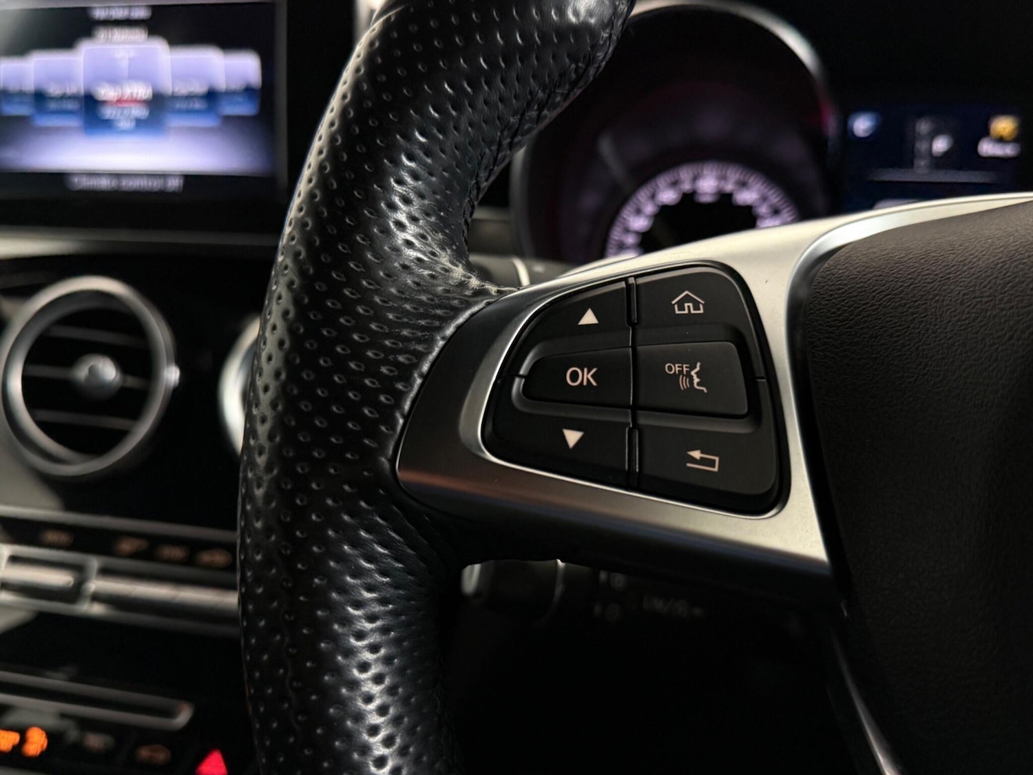 Used Mercedes-Benz GLC 2018 for sale - 77587400: Photo 18