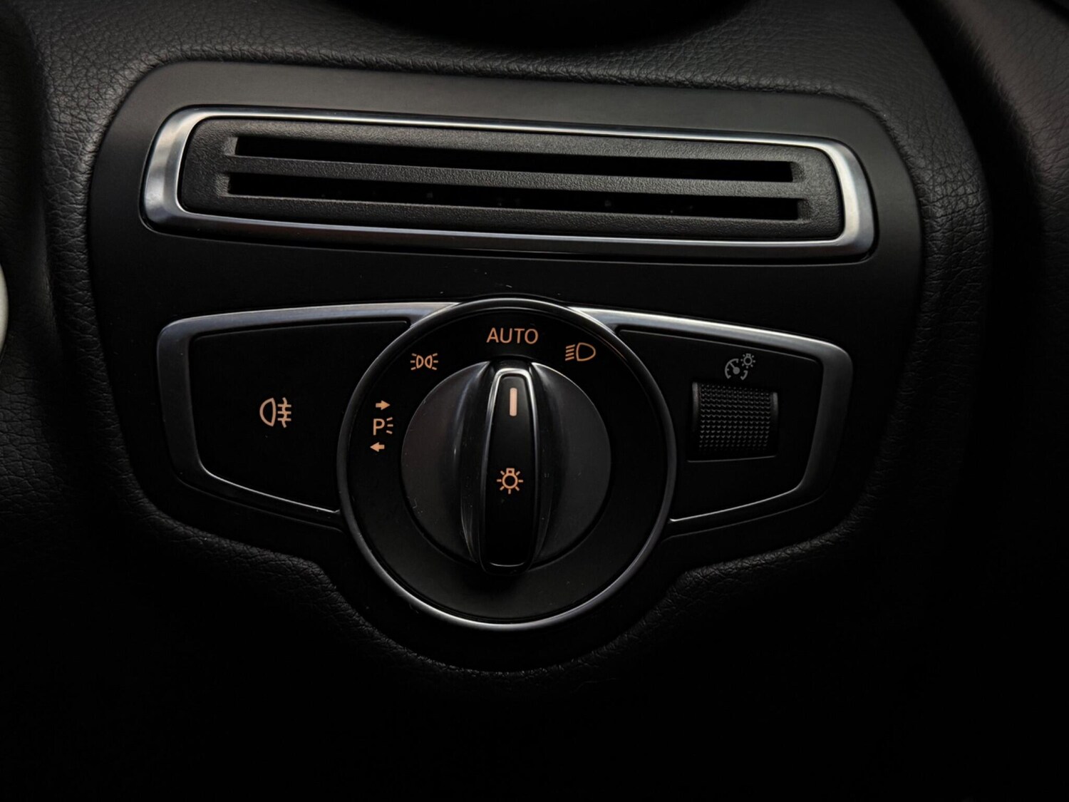 Used Mercedes-Benz GLC 2018 for sale - 77587400: Photo 27