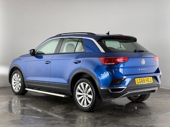 Used Volkswagen T-Roc 2018 for sale - 77222340: Photo