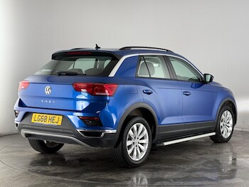 Used Volkswagen T-Roc 2018 for sale - 77222340: Photo