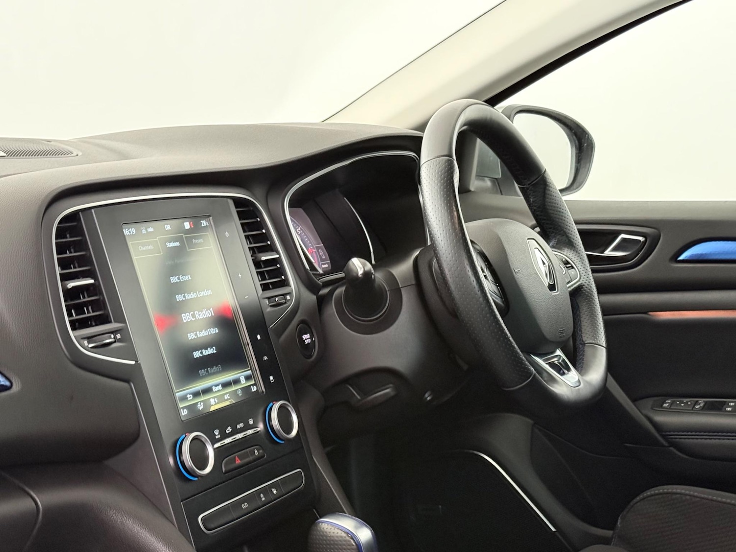 Used Renault Megane 2017 for sale - 77217365: Photo 12