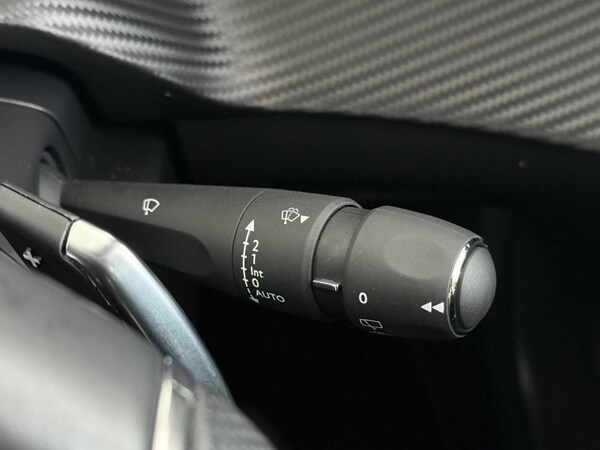 Used Peugeot 2008 2023 for sale - 76080368: Photo 28