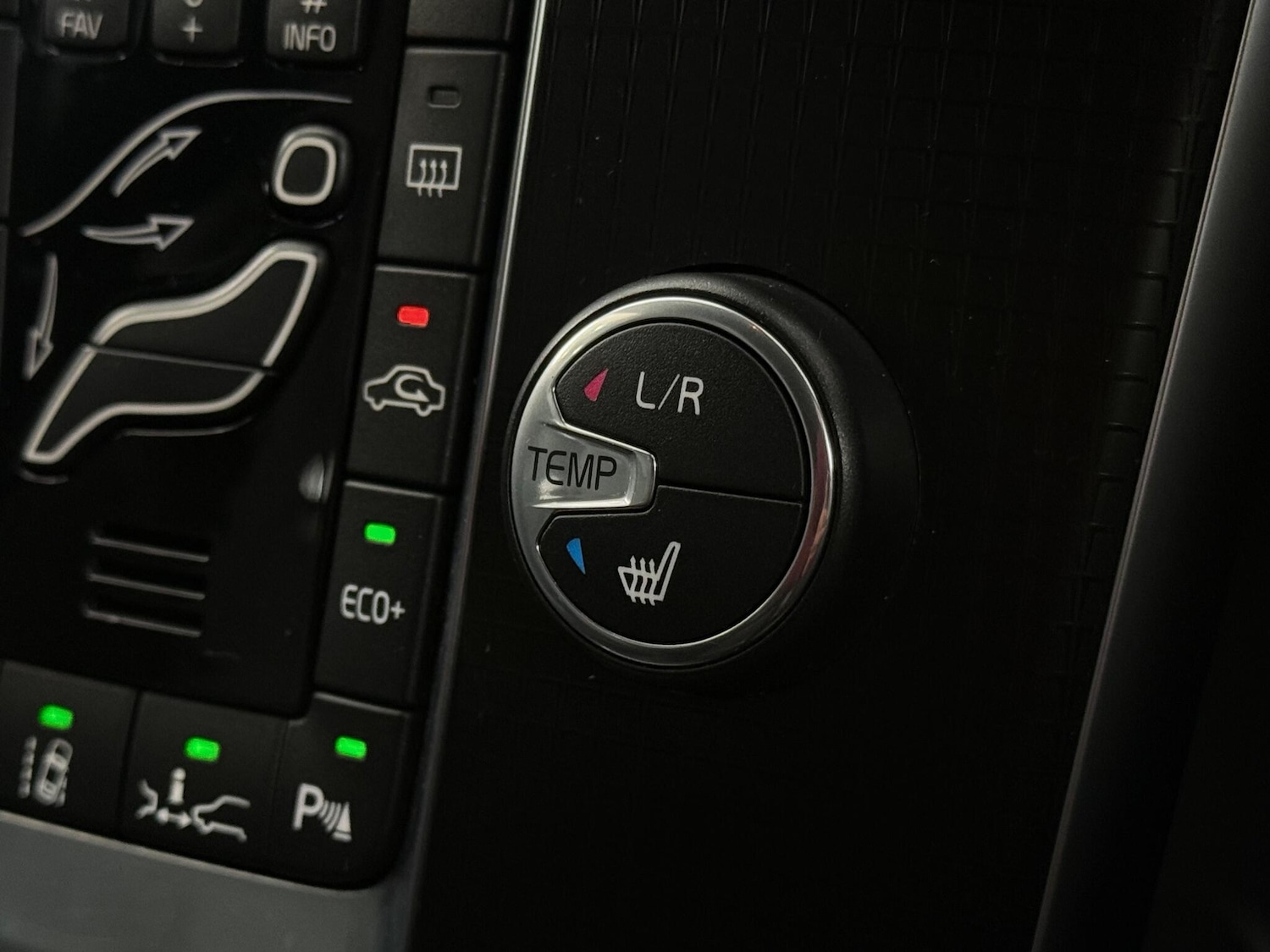 Used Volvo V40 2018 for sale - 77247057: Photo 28