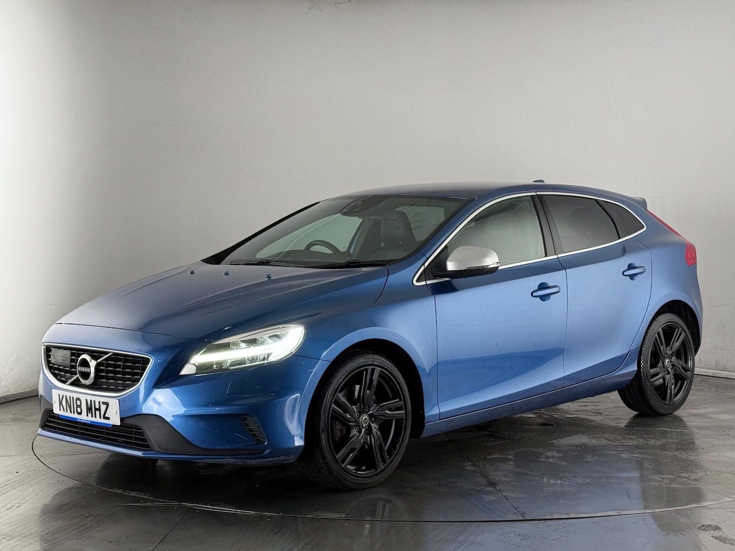 Used Volvo V40 2018 for sale - 77247057: Photo 3
