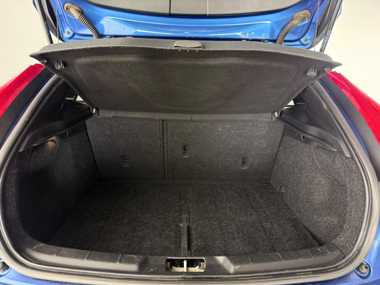 Used Volvo V40 2018 for sale - 77247057: Photo 8