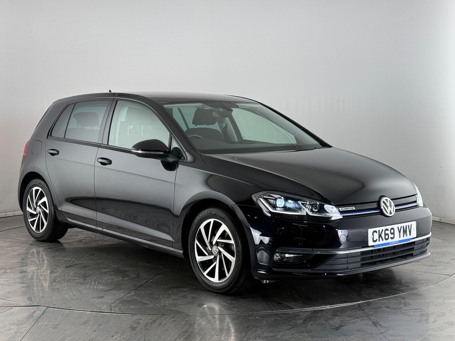 Used Volkswagen Golf 2019 for sale - 76468214: Photo 1