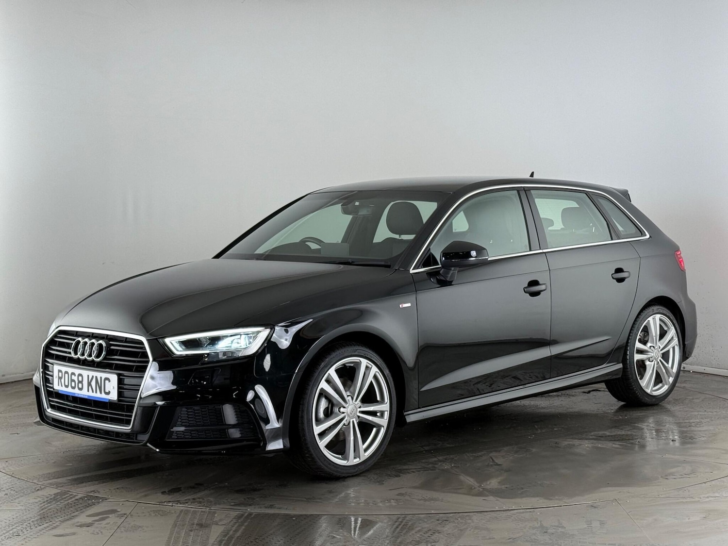 Used Audi A3 2018 for sale - 77244042: Photo 2