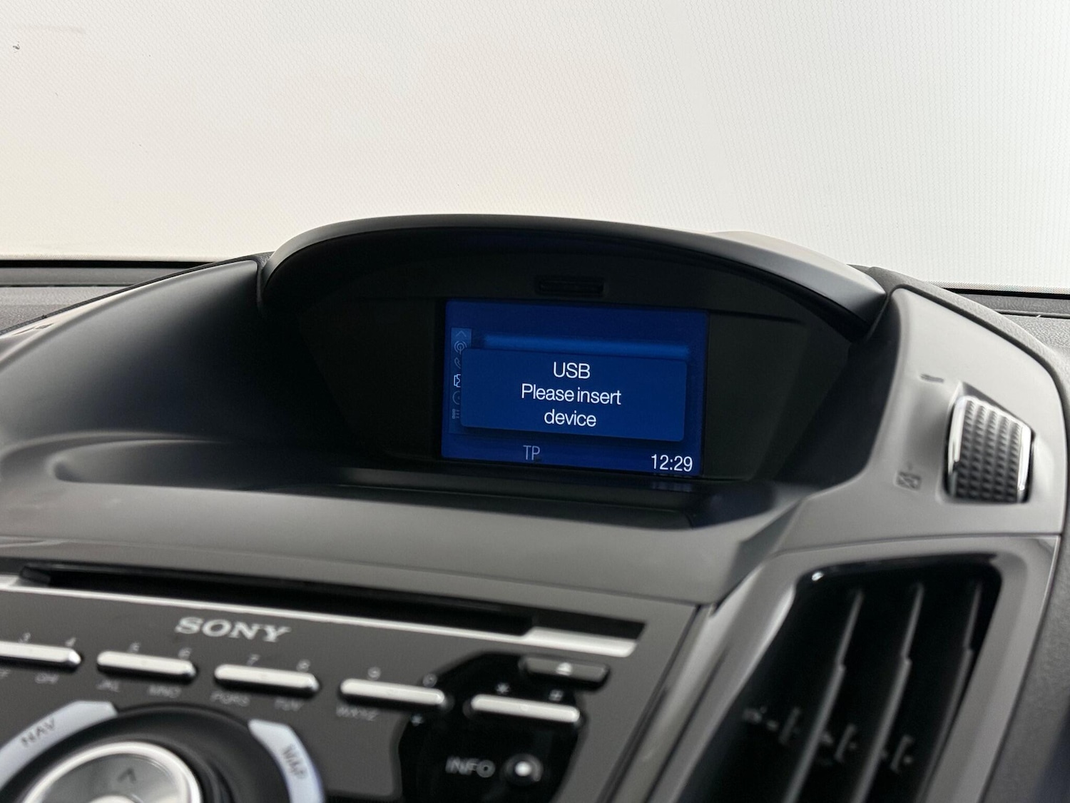 Used Ford Kuga 2015 for sale - 76539217: Photo 34