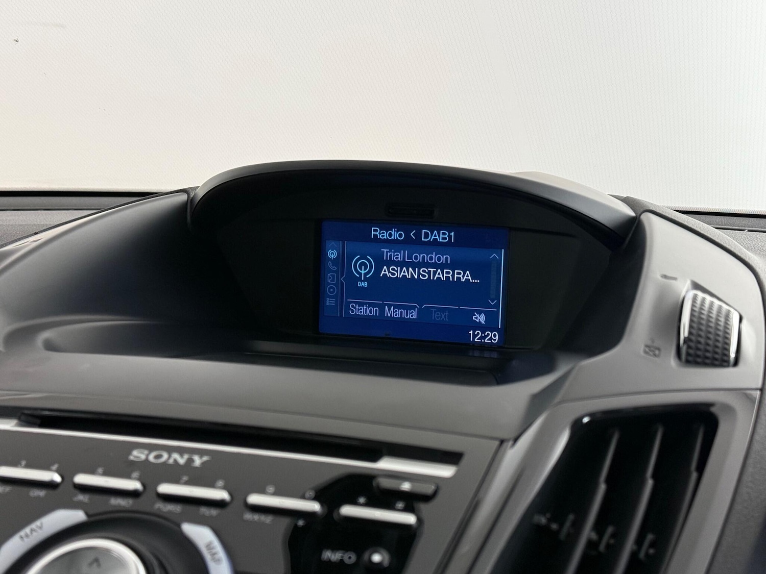 Used Ford Kuga 2015 for sale - 76539217: Photo 35