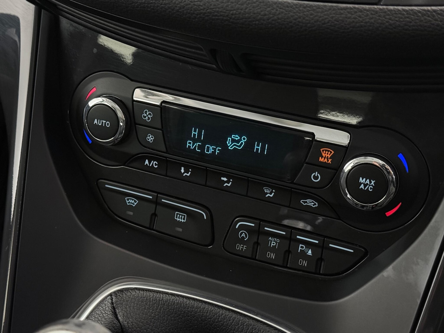 Used Ford Kuga 2015 for sale - 76539217: Photo 41