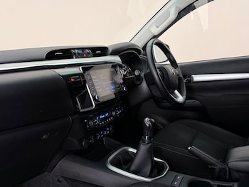 Used Toyota Hilux 2023 for sale - 79121914: Photo