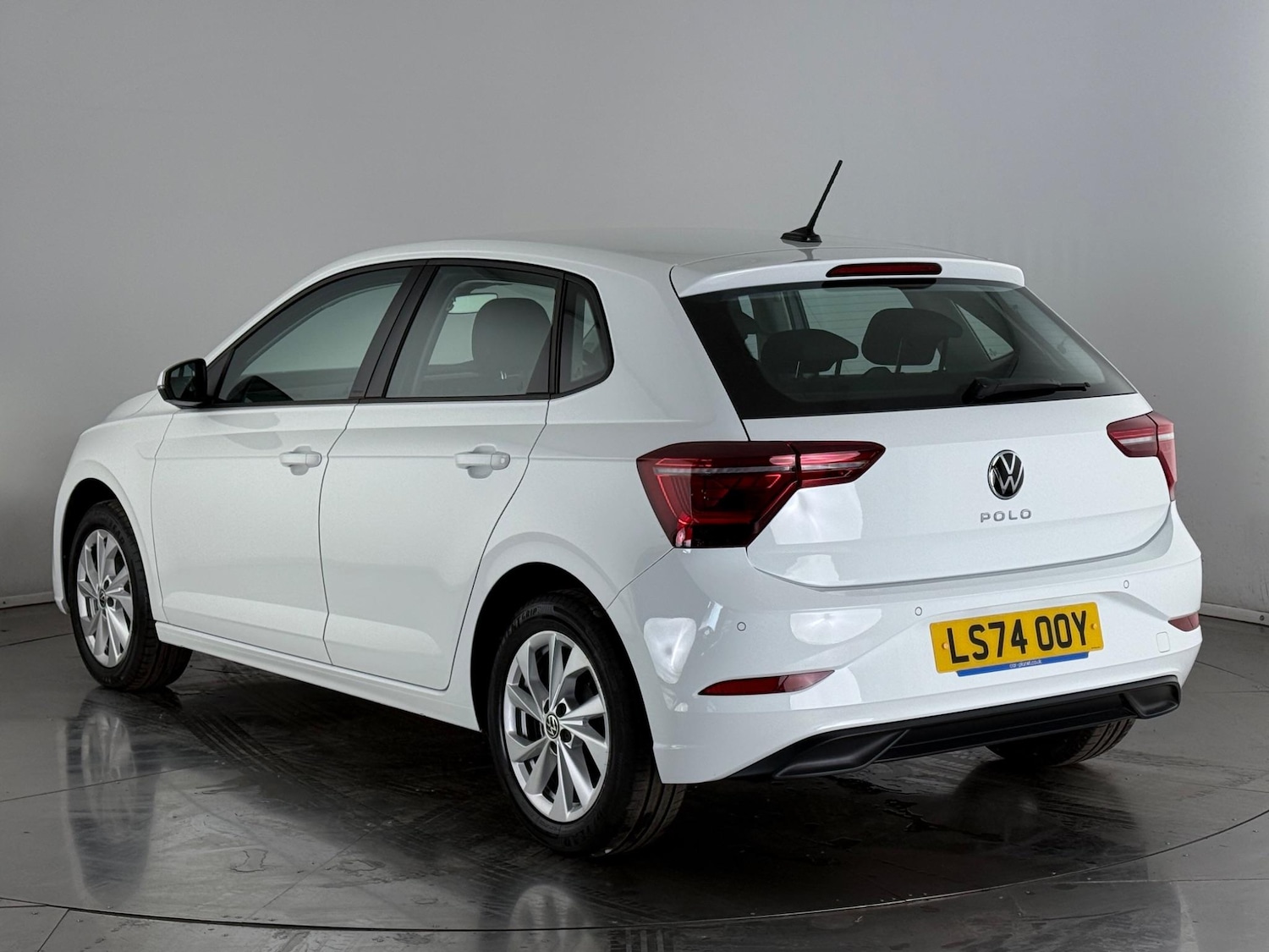Used Volkswagen Polo 2024 for sale - 77181301: Photo 3