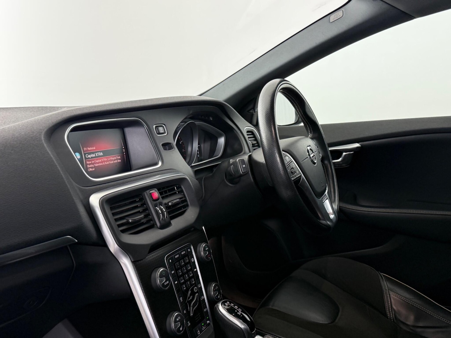 Used Volvo V40 2018 for sale - 77809253: Photo 12