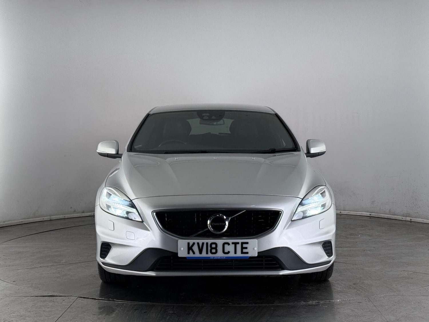 Used Volvo V40 2018 for sale - 77809253: Photo 2