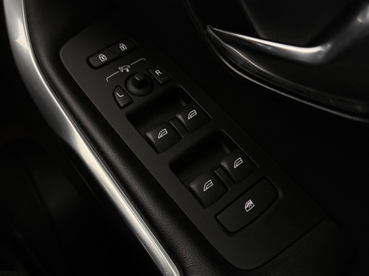 Used Volvo V40 2018 for sale - 77809253: Photo 26