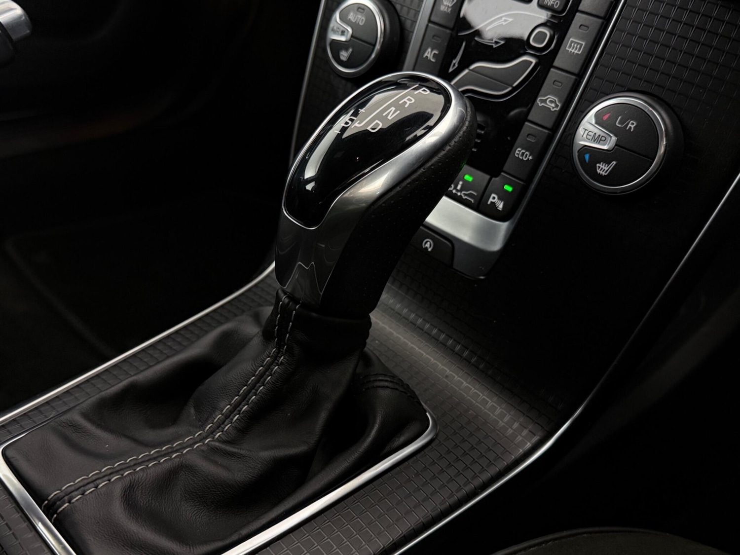 Used Volvo V40 2018 for sale - 77809253: Photo 27