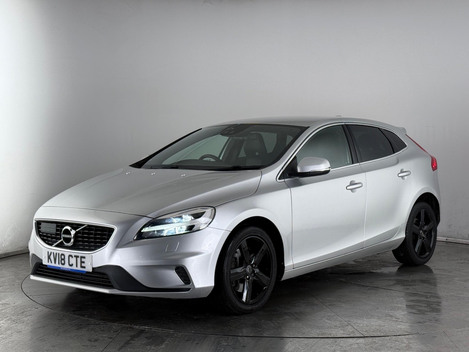 Used Volvo V40 2018 for sale - 77809253: Photo 3