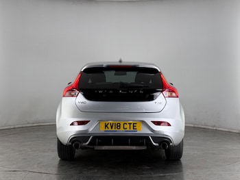 Used Volvo V40 2018 for sale - 77809253: Photo